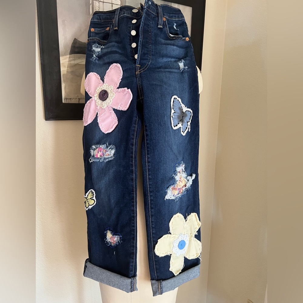 Levi’s ribcage straight ankle size 26 hand embroidery festival statement jeans